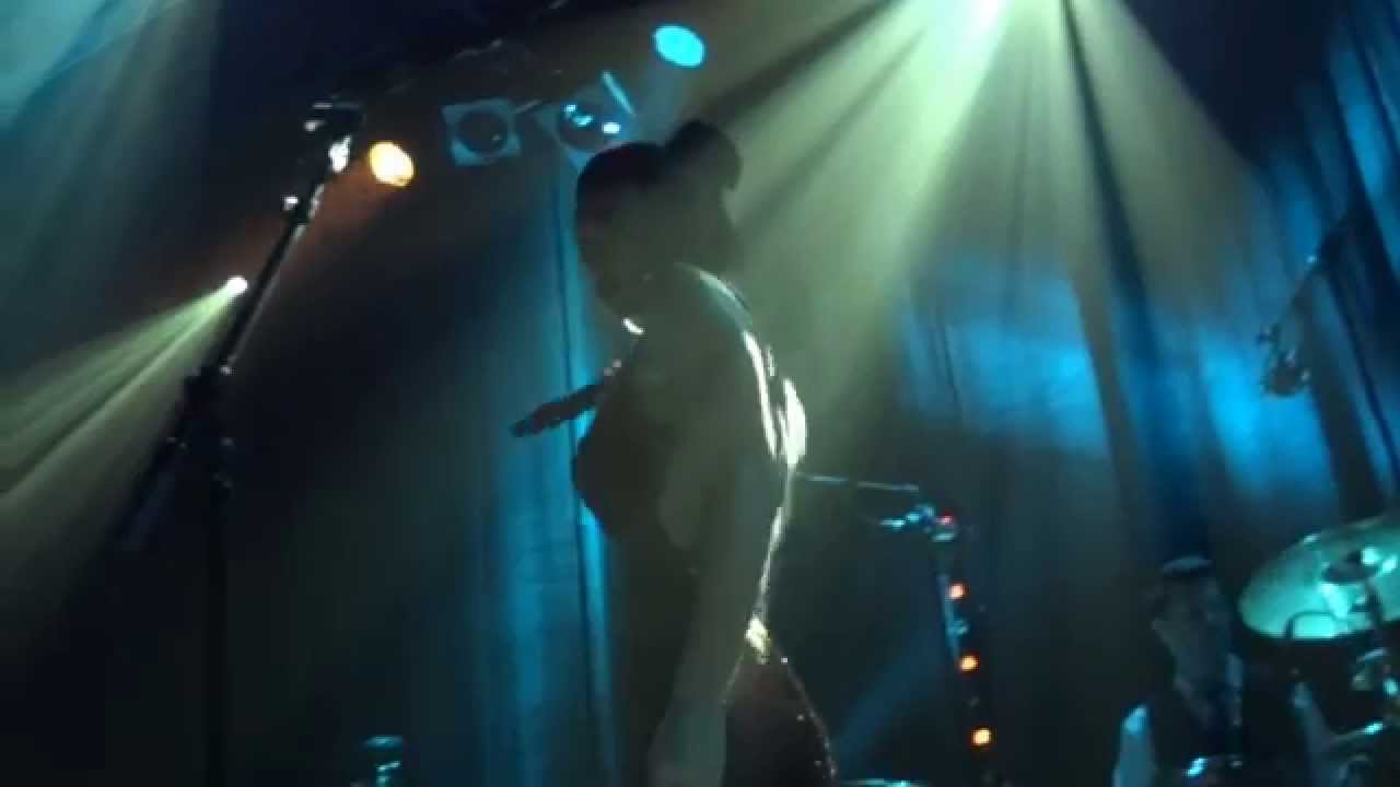 Chrysta Bell - Real Love-  Le 104 - Paris 2014