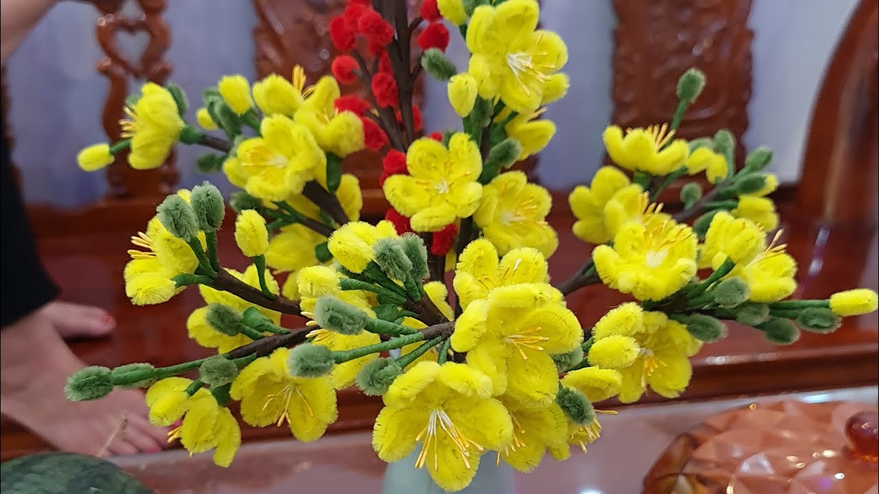 Làm hoa mai bằng kẽm nhung (DIY apricot blossom with pipe cleaner) | NancyMade