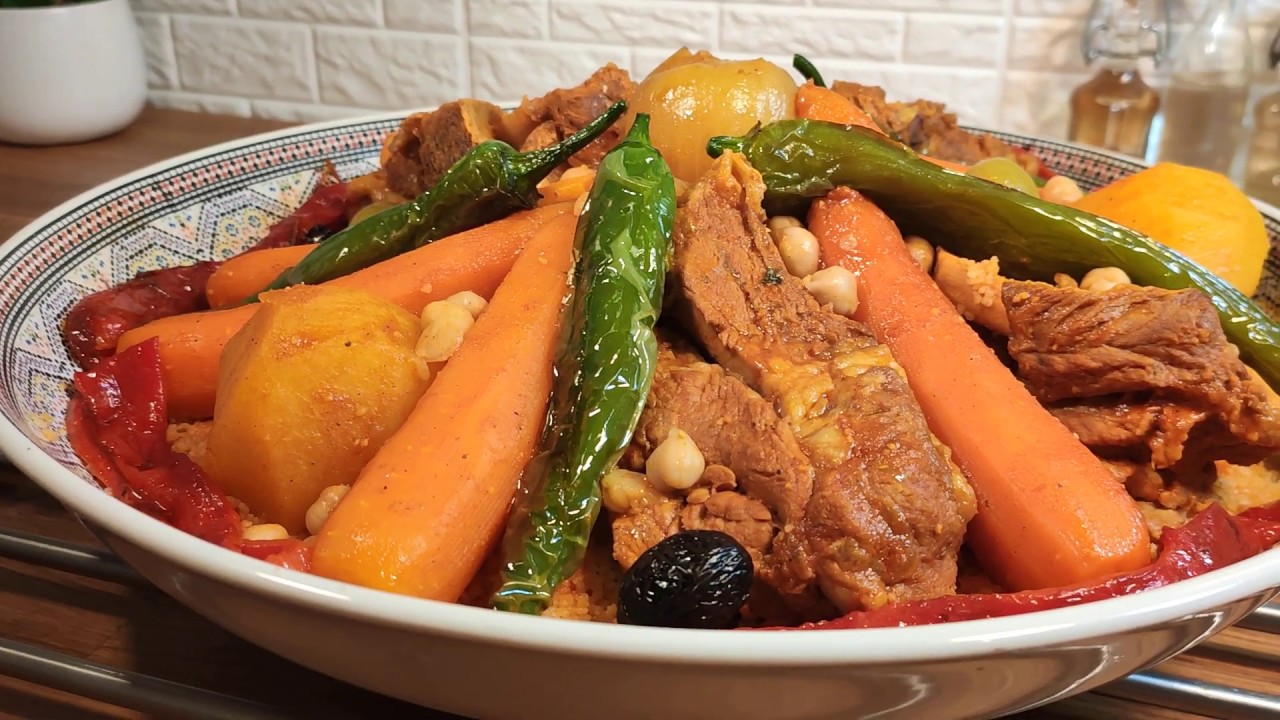 COUSCOUS TUNISIEN AUX LÉGUMES.  CUSINE MALIYA .  وصفة الكسكسي التونسي باللحم والخضر