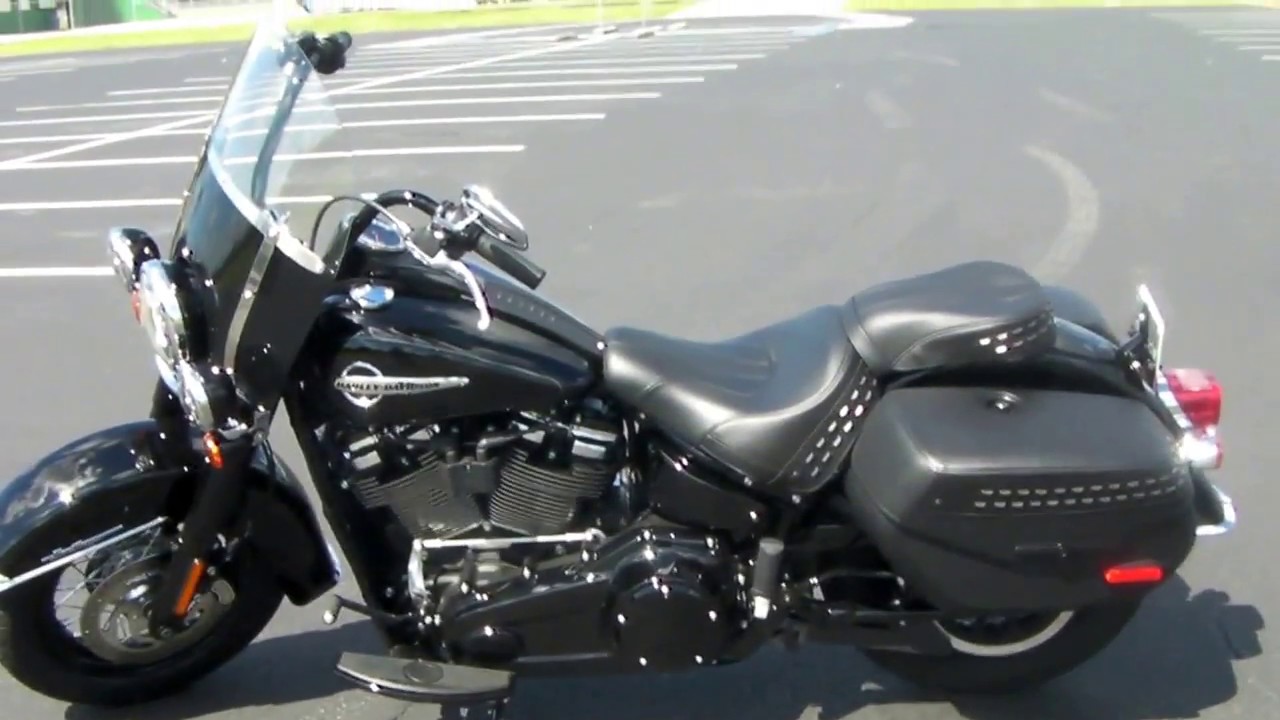 Крутые повороты на низкой скорости на Harley 2019 года