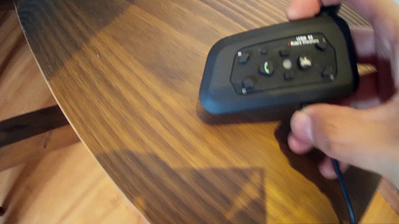 Lexin R6 Helmet Interphone - Does not power on and does not charge.