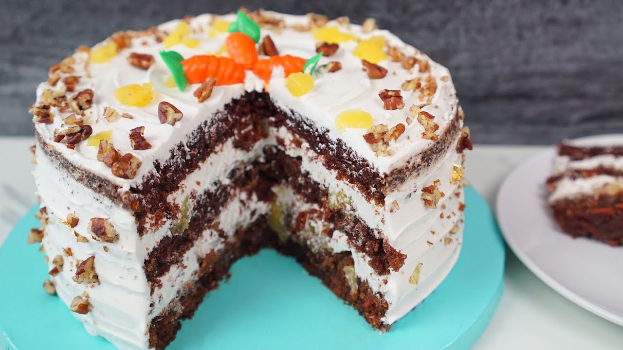 Bolo de Cenoura com recheio de Chantilly e Cream Cheese