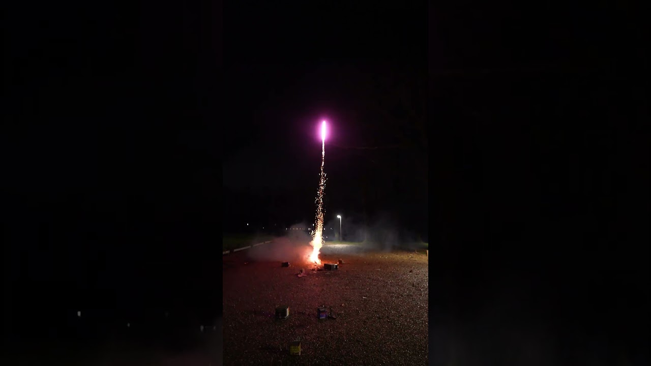 3 Batterier P&aring; En Gang! 🧨 #fyrv&aelig;rkeri #fireworks #2025 #nyt&aring;r  #pyro