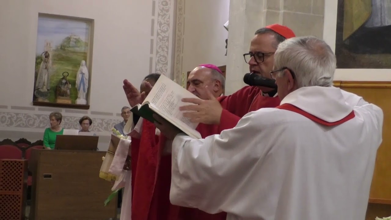 El Bisbe Sergi Gordo confirma 13 jóvens de Vinaròs acompanyat de l'Arquebisbe de València