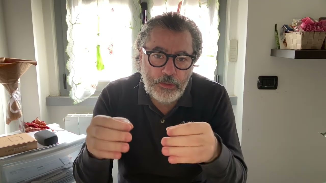 L'anno che sta arrivando tra un anno passerà.   