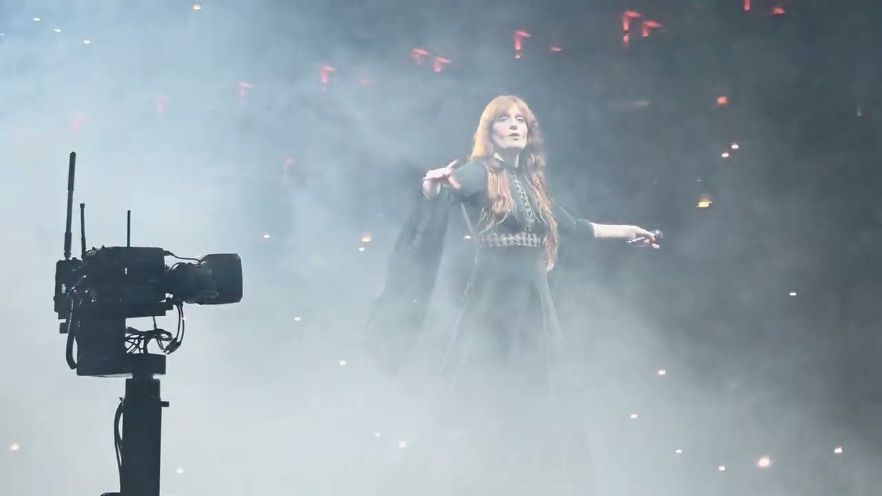 FLORENCE + THE MACHINE - Never Let Me Go (Praha 5.3.2026)