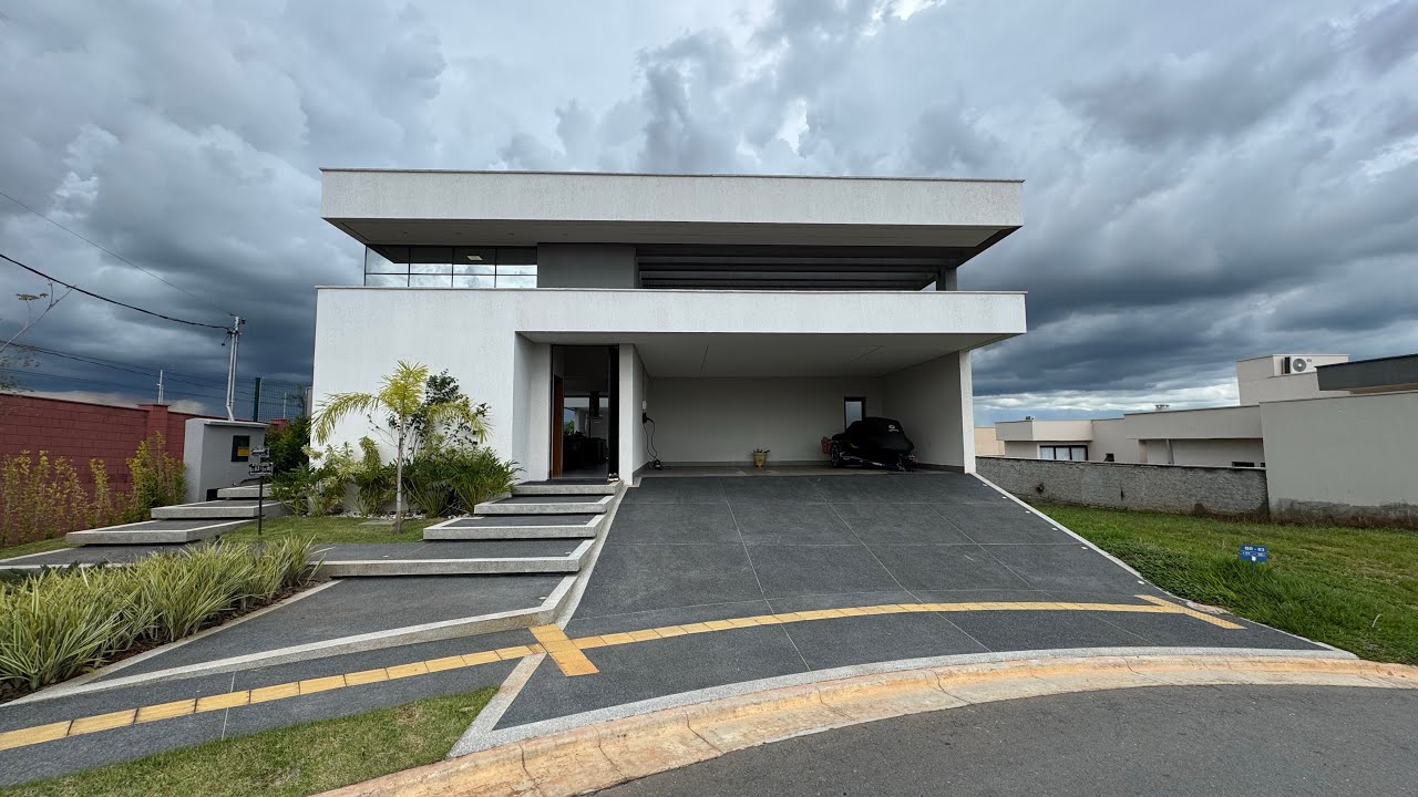 Vende-se casa térrea no Condomínio Nápoles, 3 suítes 