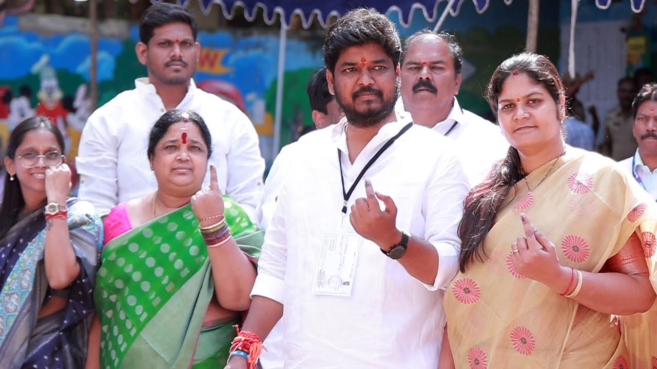 Naveen Yadav Cast His Vote Along With Family @ Jubilee Hills By Election