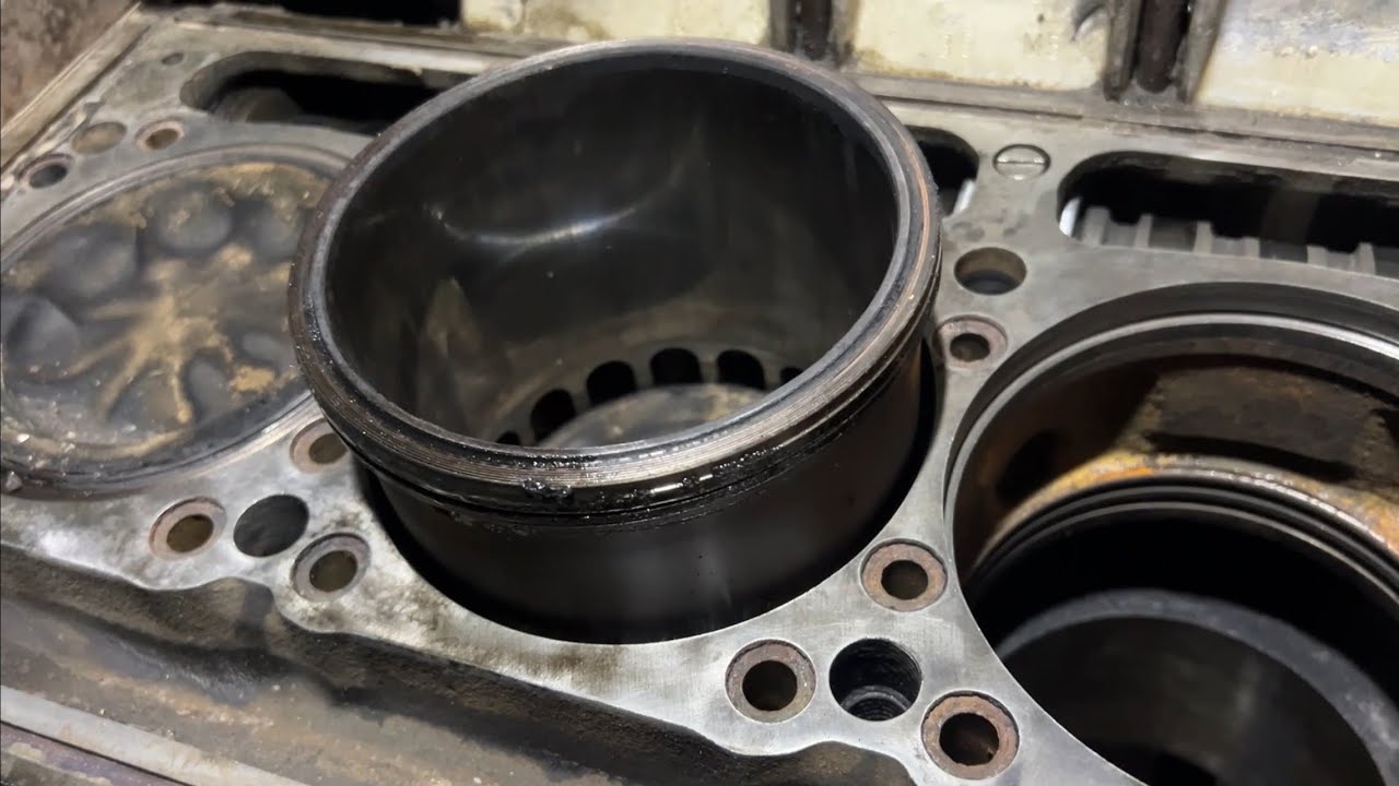 Detroit diesel 8v92TA 2 stroke diesel tear down. Rust broken bolts counter bore problems