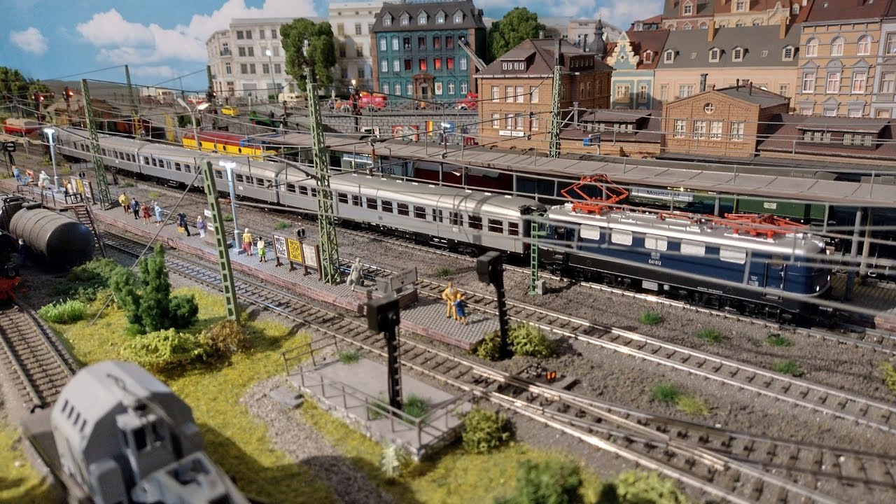 E41 012 mit einen Silberling-Wendezug