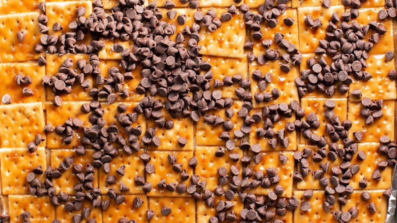 Soda Cracker Toffee {saltine cracker}