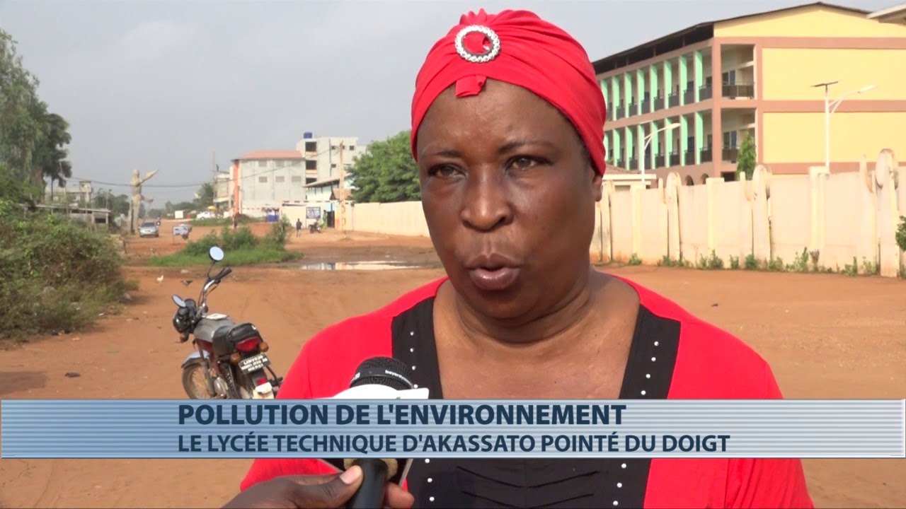 Environnement : les riverains d'Akassato manifestent contre la dégradement de leur voie
