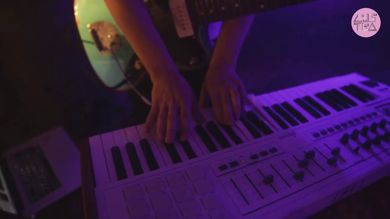 | Hope Leslie - Dystopia | Lustra Live Session