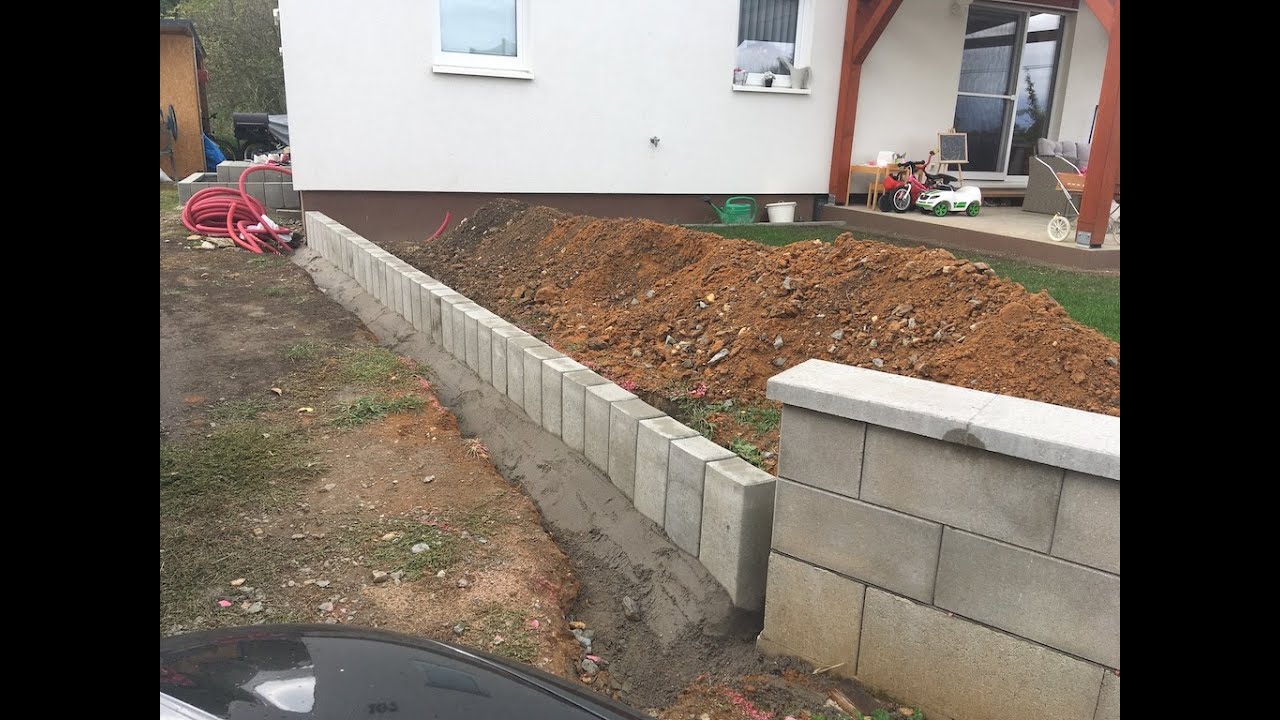 DIY Building concrete palisades around lawn (Short video)