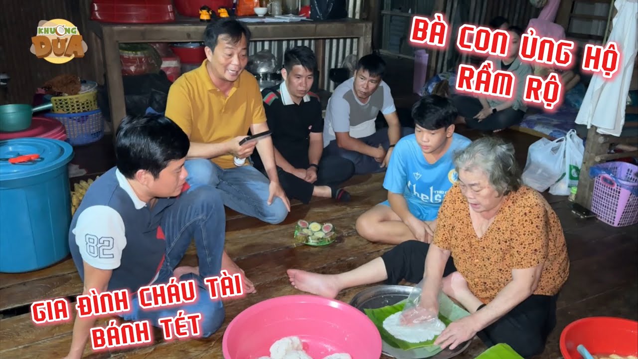 Bà con ủng hộ rầm rộ, bà cháu Tài Bánh Tét gói bánh không có thời gian ăn cơm| Khương Dừa