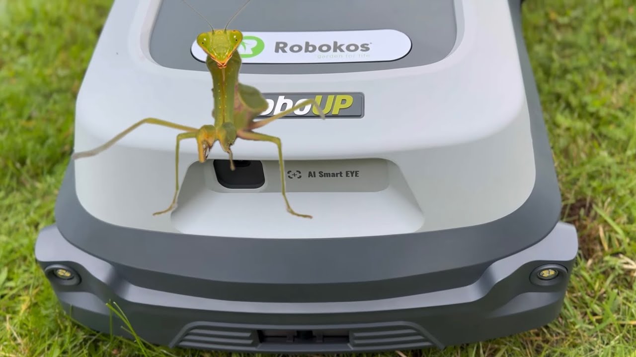 Беспроводная робот газонокосилка Robokos RoboUp Т600; T1200  с  системой навигации RTK, с камерой ИИ