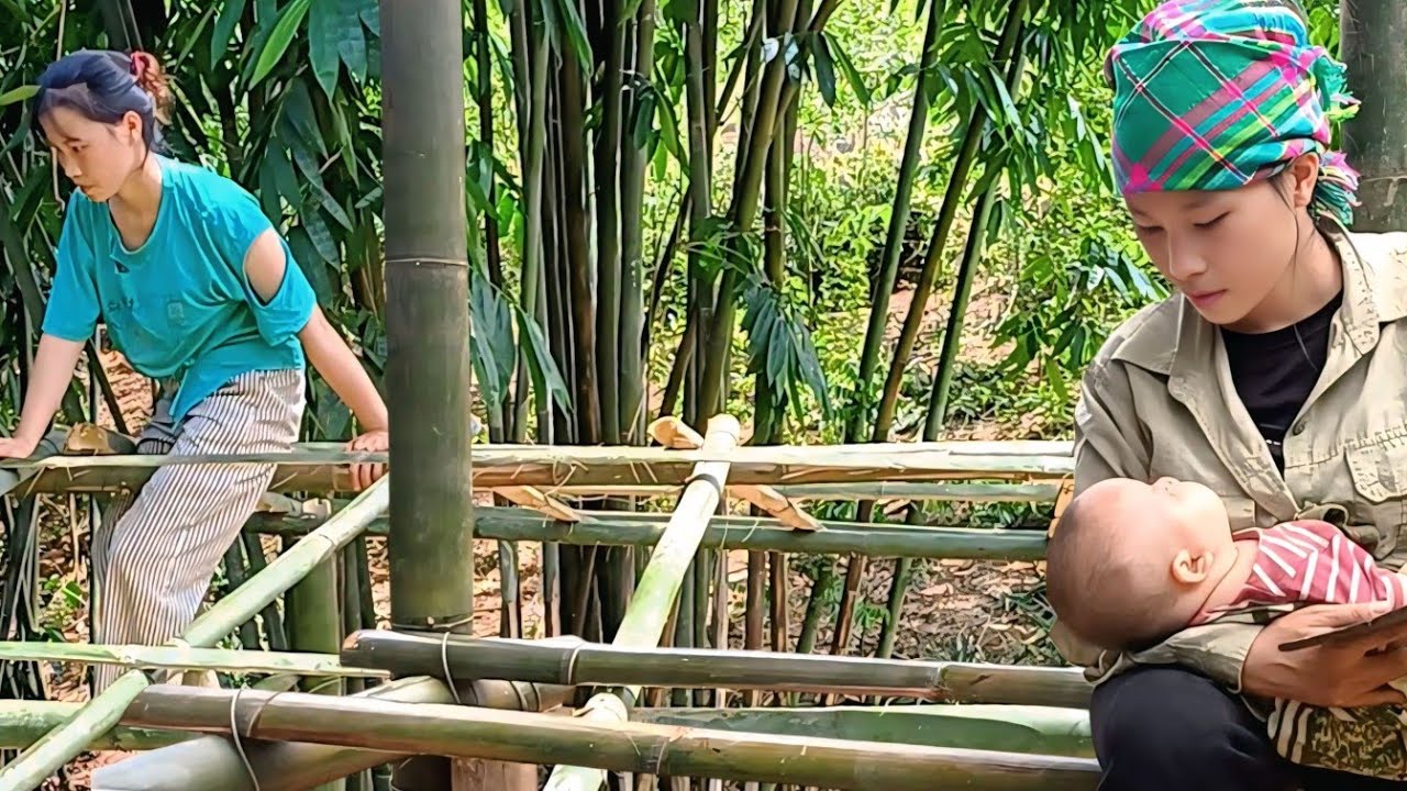 Only 17, A Single Mother Builds a Bamboo Shelter for Her Kids