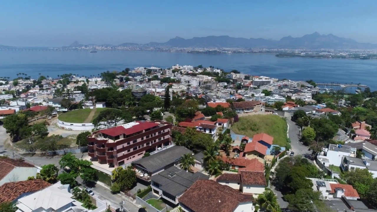 Voo sobre o Jardim Guanabara na Ilha do Governador/RJ