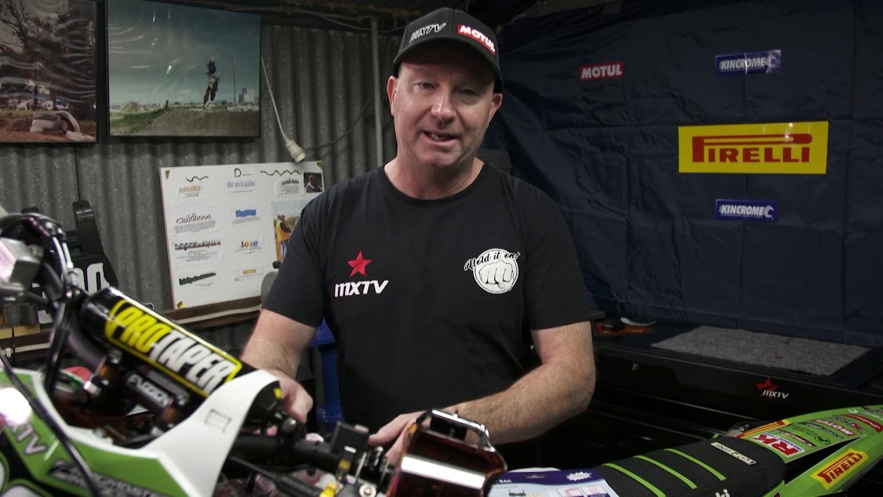 MXTV Quick Tip - Cleaning Goggles