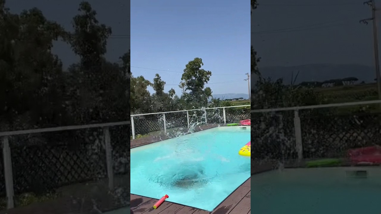 Greta butta suo fratello in piscina 💗😂🏊🏻‍♀️