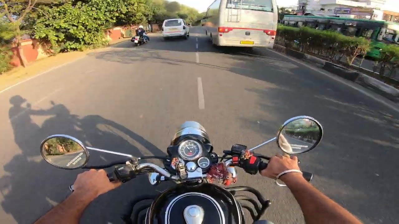 Harley Davidson vs Royal Enfield Bullet 500 | Leo efi