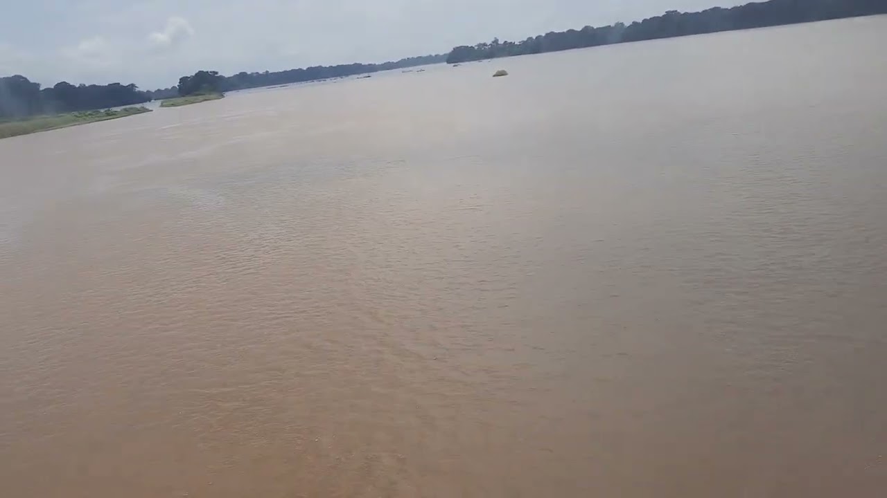 Vue sur le fleuve Sanaga