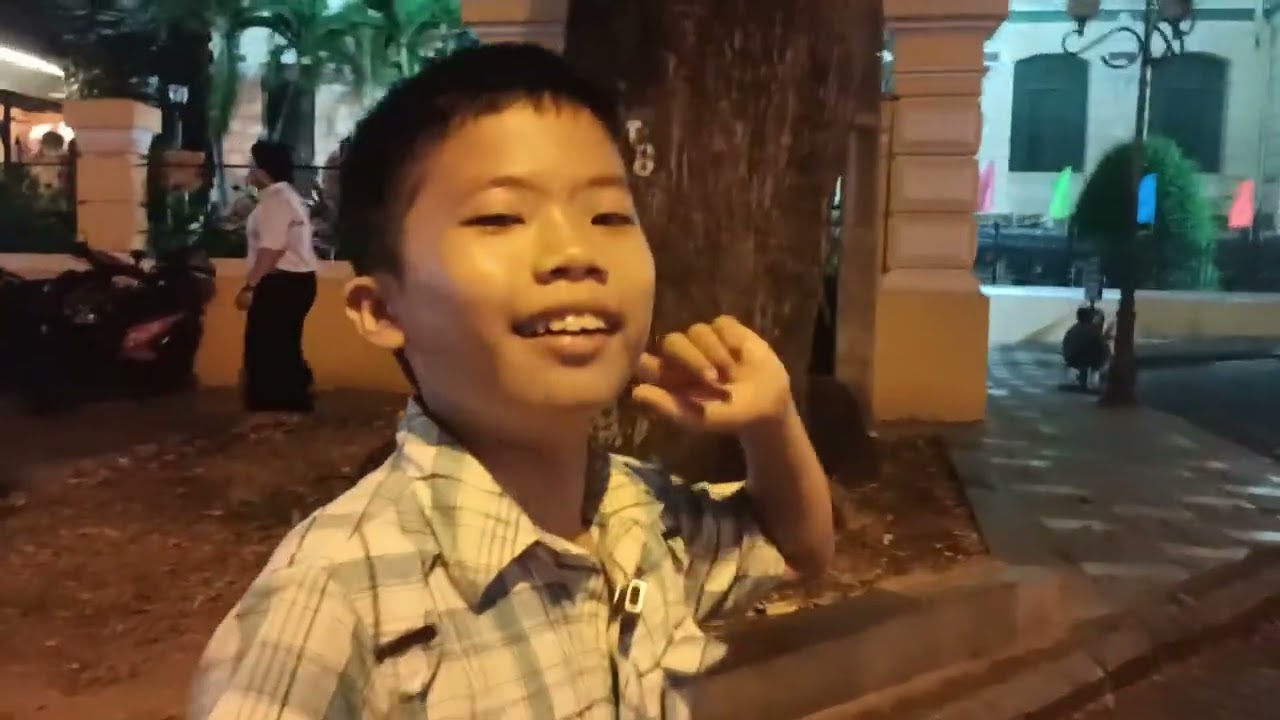 Sài Gòn Về Đêm Vui Cỡ Nào? Khám Phá Quận 1 Sau Tết Cực Thú Vị! Saigon Night Walk. Nhà Thờ Đức Bà