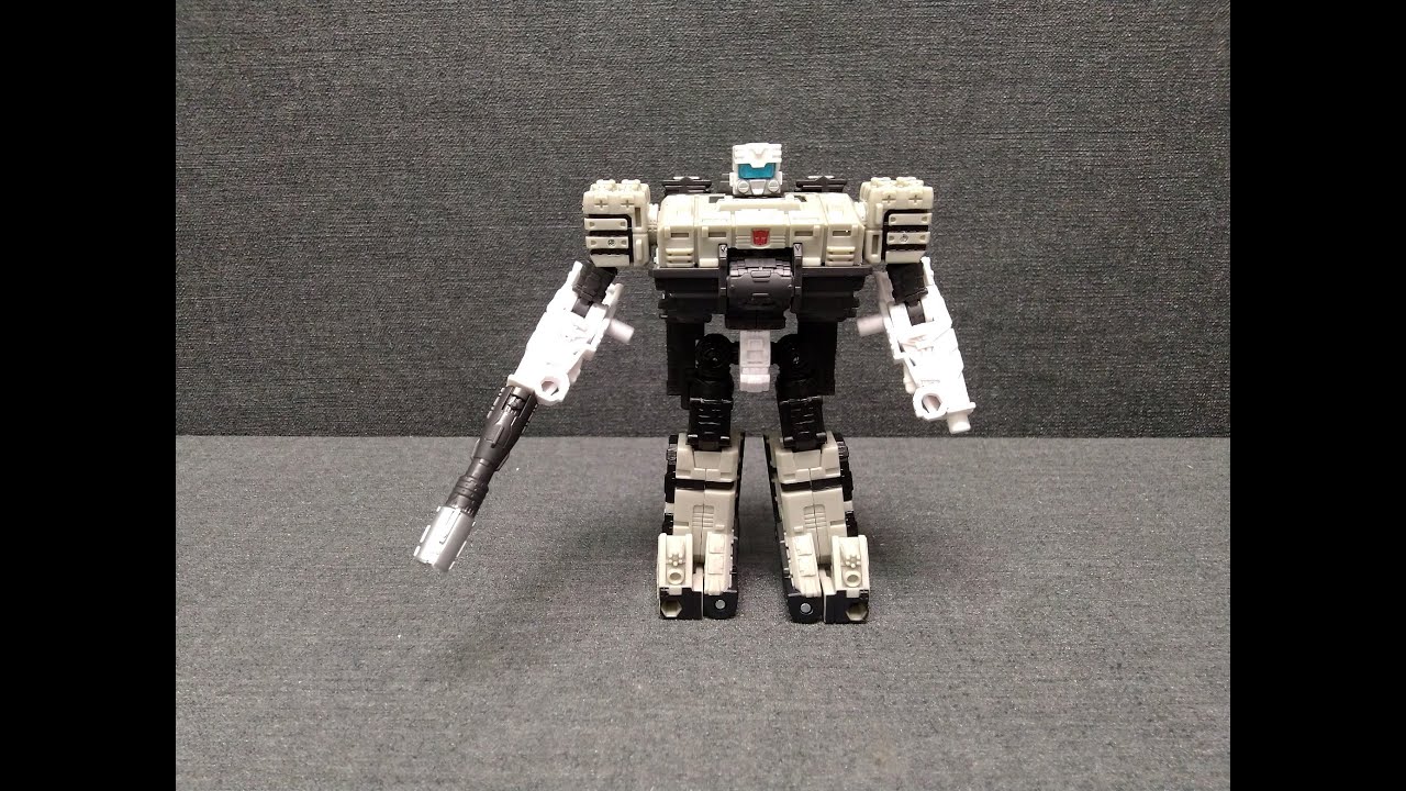 Обзор трансформера Autobot Slammer - WFC-K33 - Deluxe - Kingdom - War for Cybertron. Музей Р-ТФ.