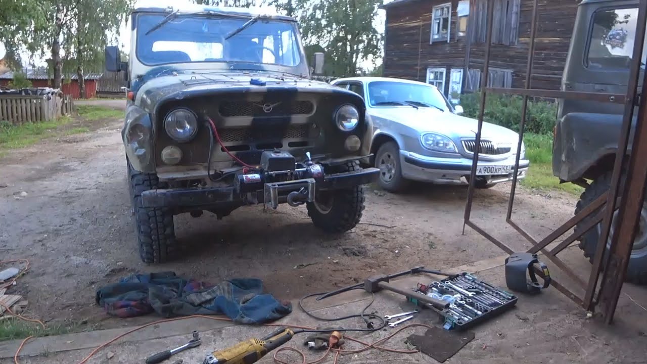 Крепление съемной площадки лебедки на УАЗ. Ровняю усилитель.