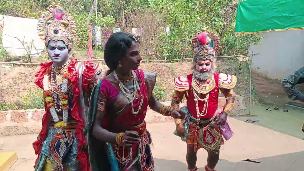 शिमगोत्सव कोचरा  मायने वाडी राधा ( गोमू) सुंदर नृत्य 