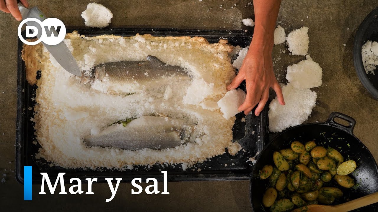 Pescado a la sal con papas r&uacute;sticas