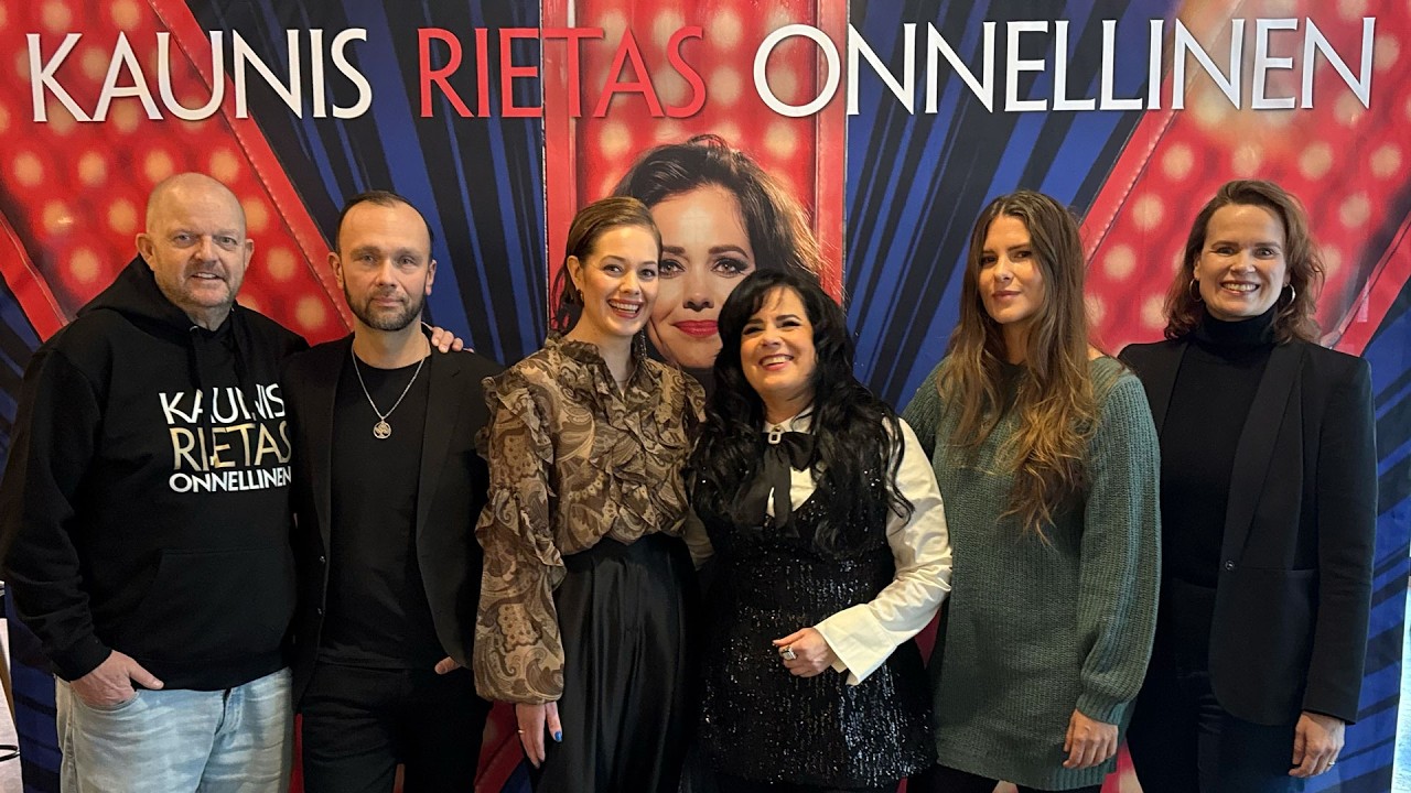 Kaunis rietas onnellinen