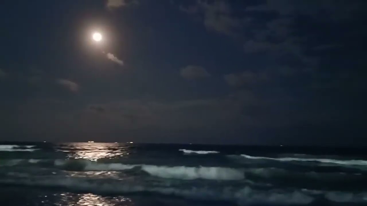 Chennai Marina Beach Night Walk 🌙 | Moon View | Soothing Sea Waves
