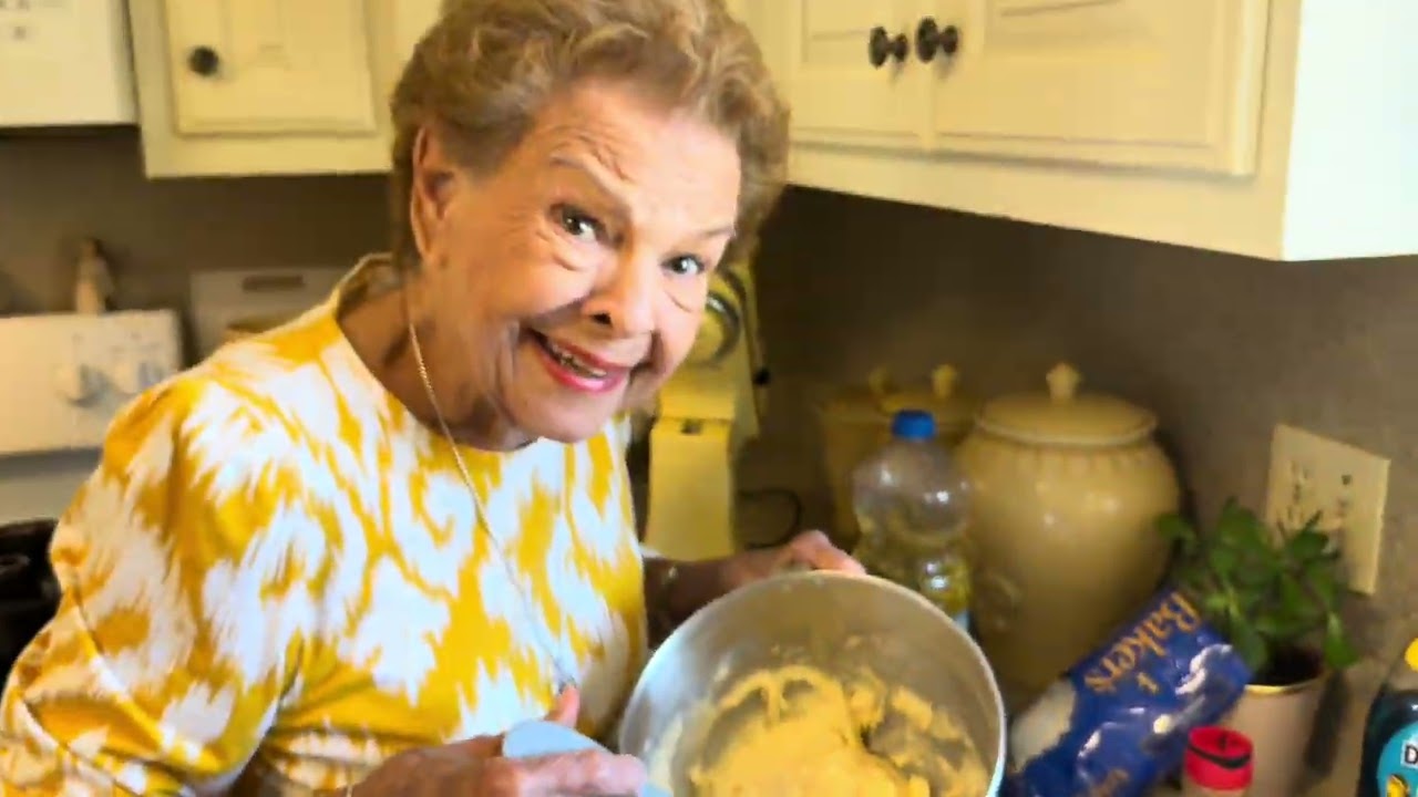 MeMe&rsquo;s Recipes | Apple Cake with Caramel Glaze