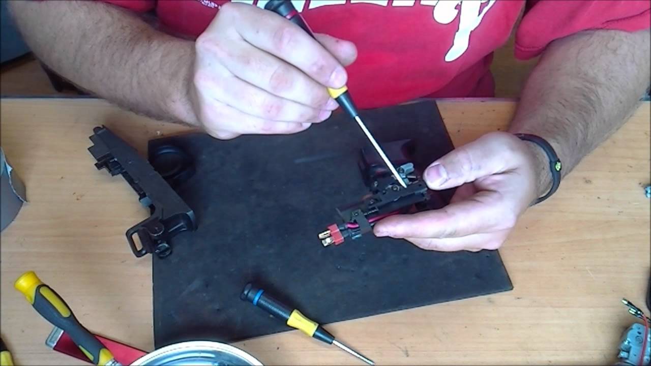 Tokyo Marui VZ61 Scorpion disassembly & review.