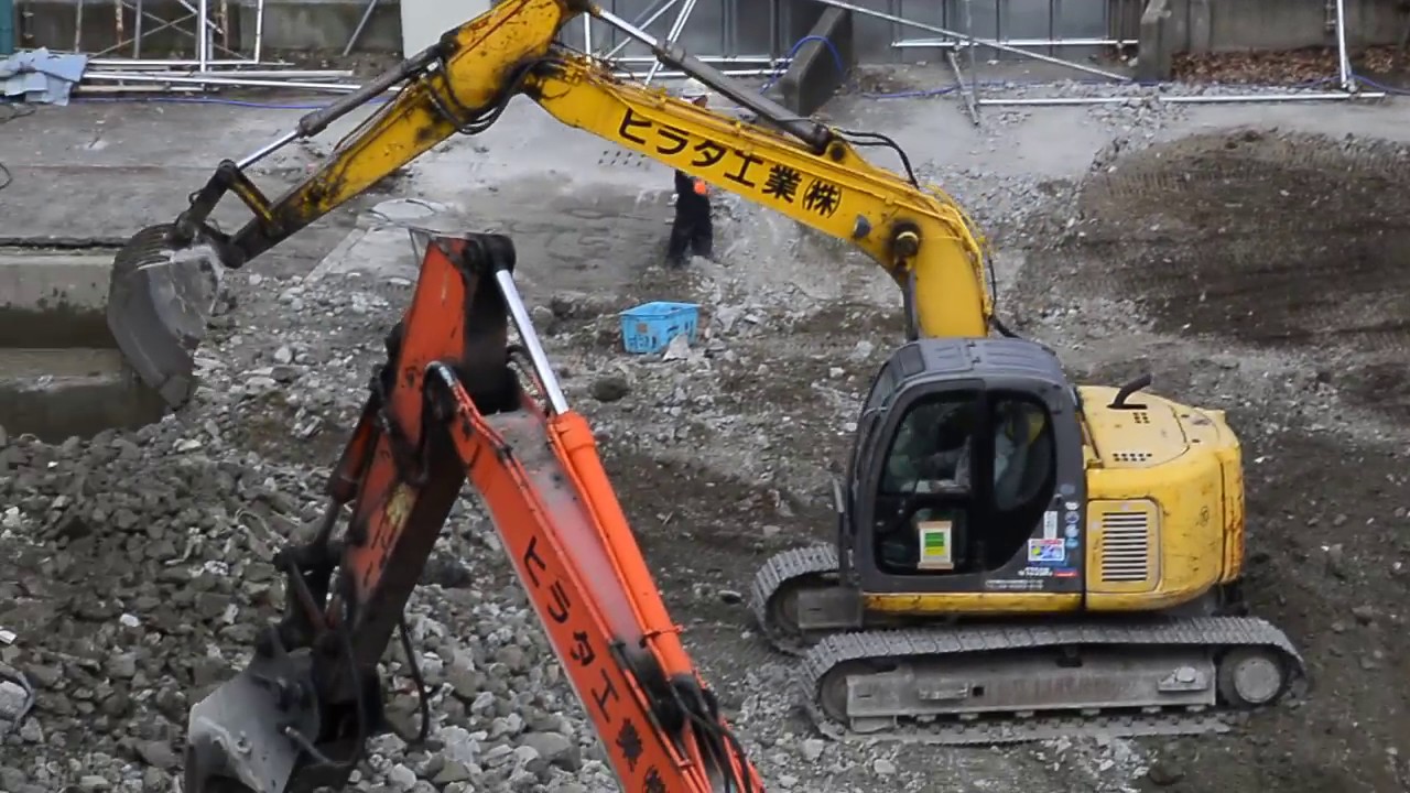 大阪市東淀川区東中島 大規模解体現場 ユンボ4台でガラ石の粉砕＆鉄筋の選別作業