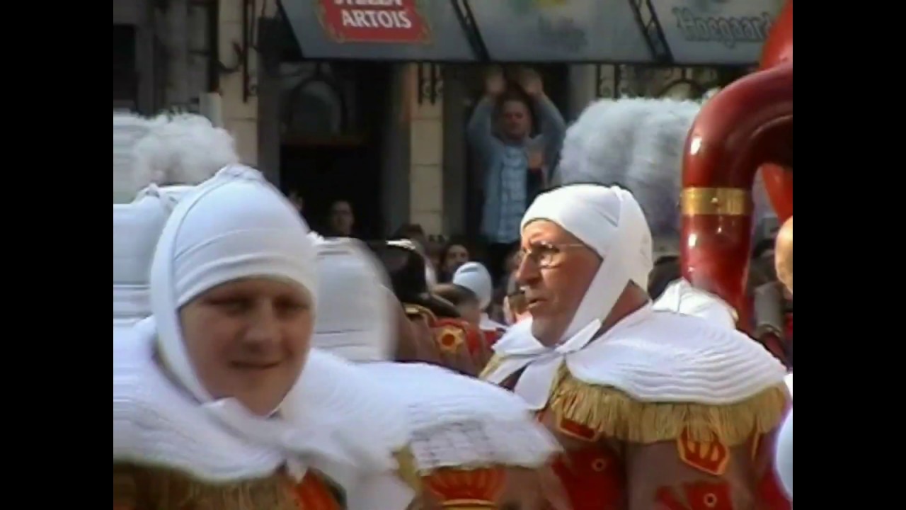 PAPET LE GILLES CAVALCADE FLEURUS 2004