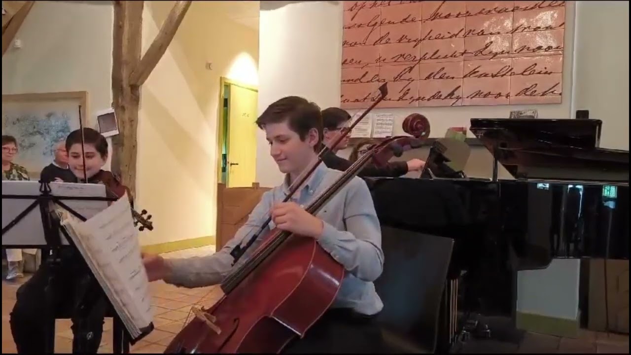 D.Shostakovich - Fünf Stücke - Emanuel Akopian (10) Christian Akopian (14)  Adam Akopian (15) #trio