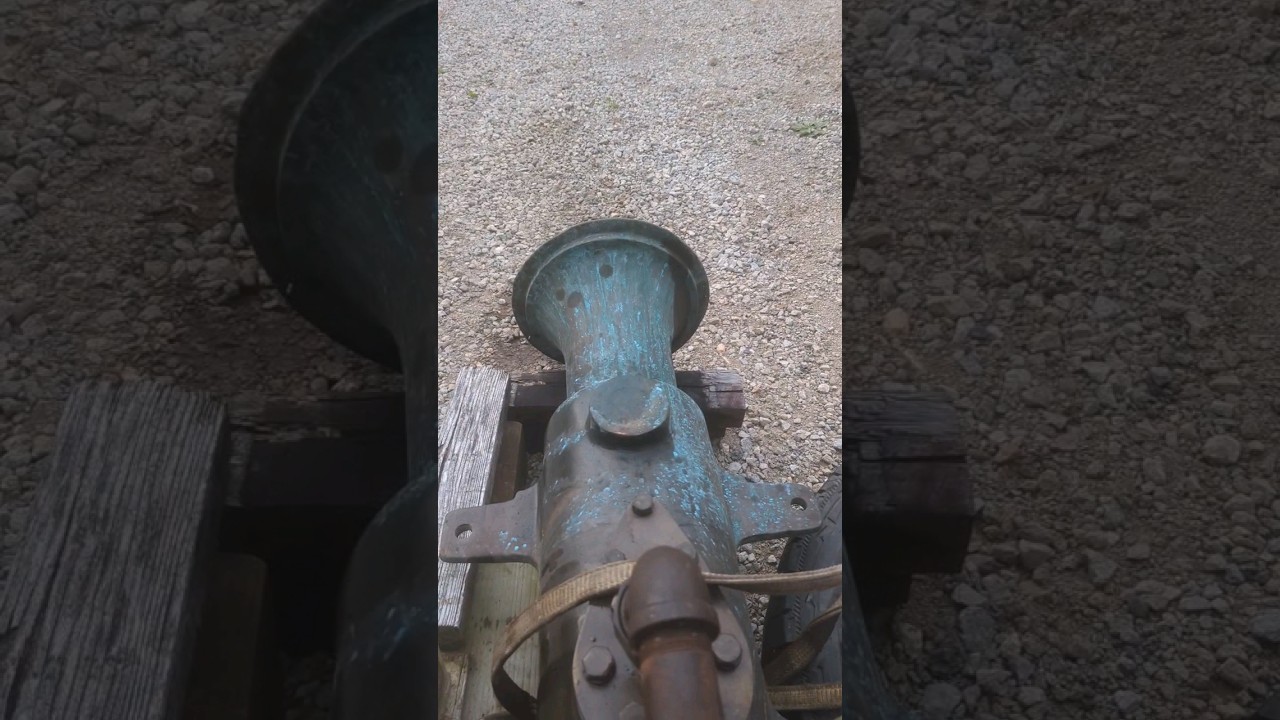 Leslie Tyfon 300 VS Federal Signal Thunderbolt air raid siren #siren