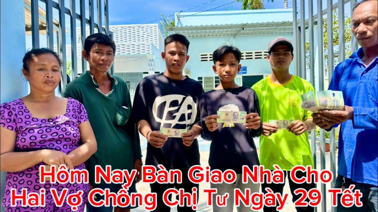 Hôm Nay Bàn Giao Nhà Cho Chị Tư Cũng Là Ngày Vui Nhất Của Mẹ Anh Trung năm Nay #cuongphivlog #