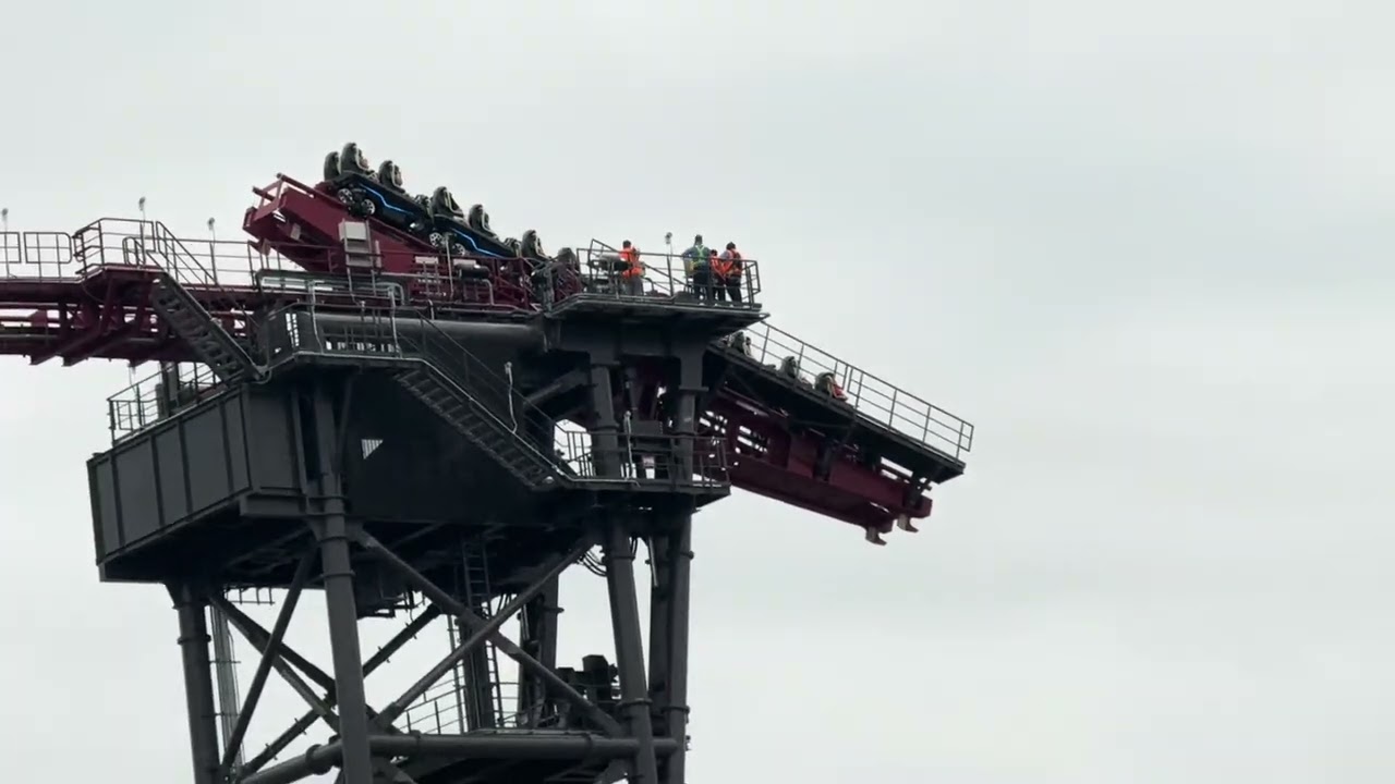 Siren’s Curse stuck on tilt track! #cedarpoint #amusementparkride #amusementpark