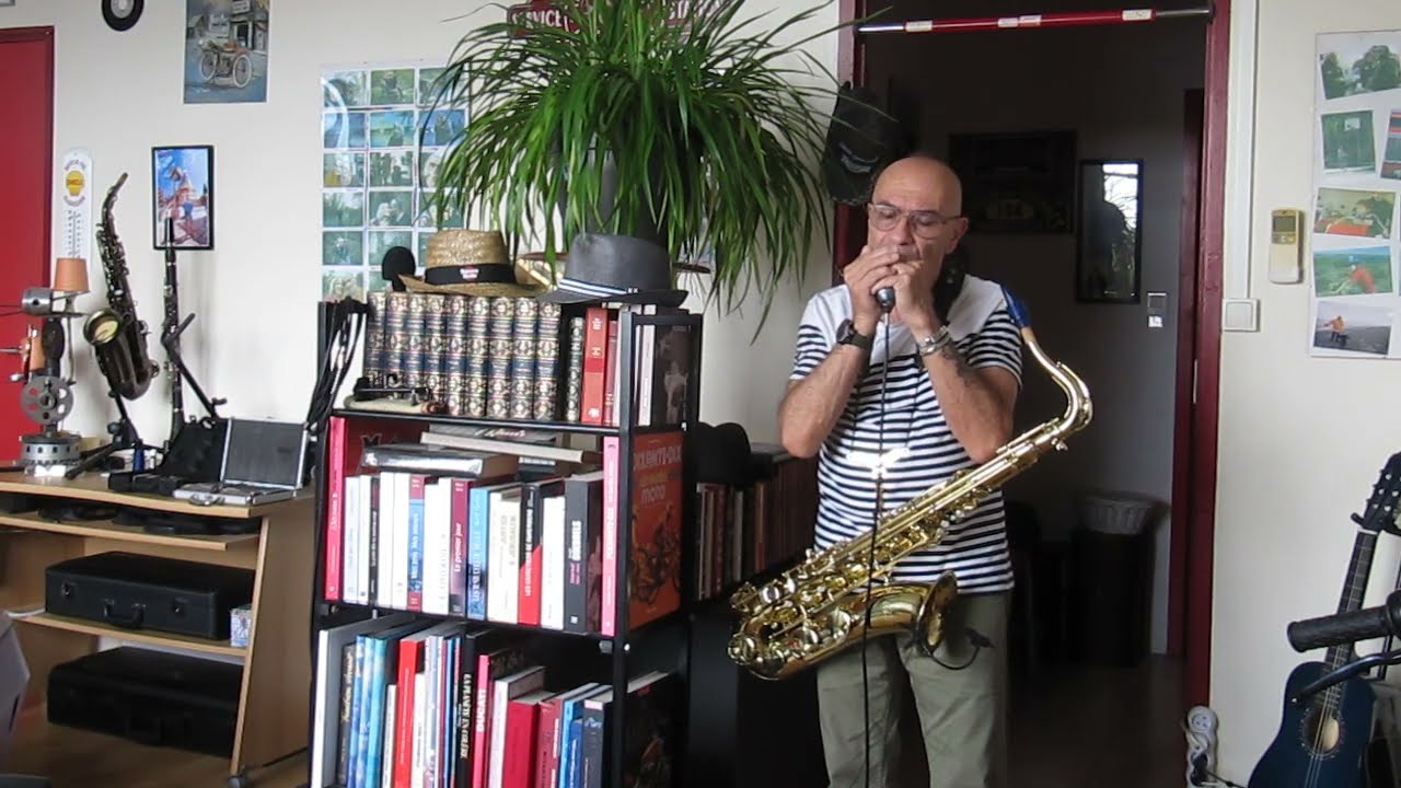 Latin Groove  Backing Track  Bossa Nova theme. Tenor Sax and Harmo in G