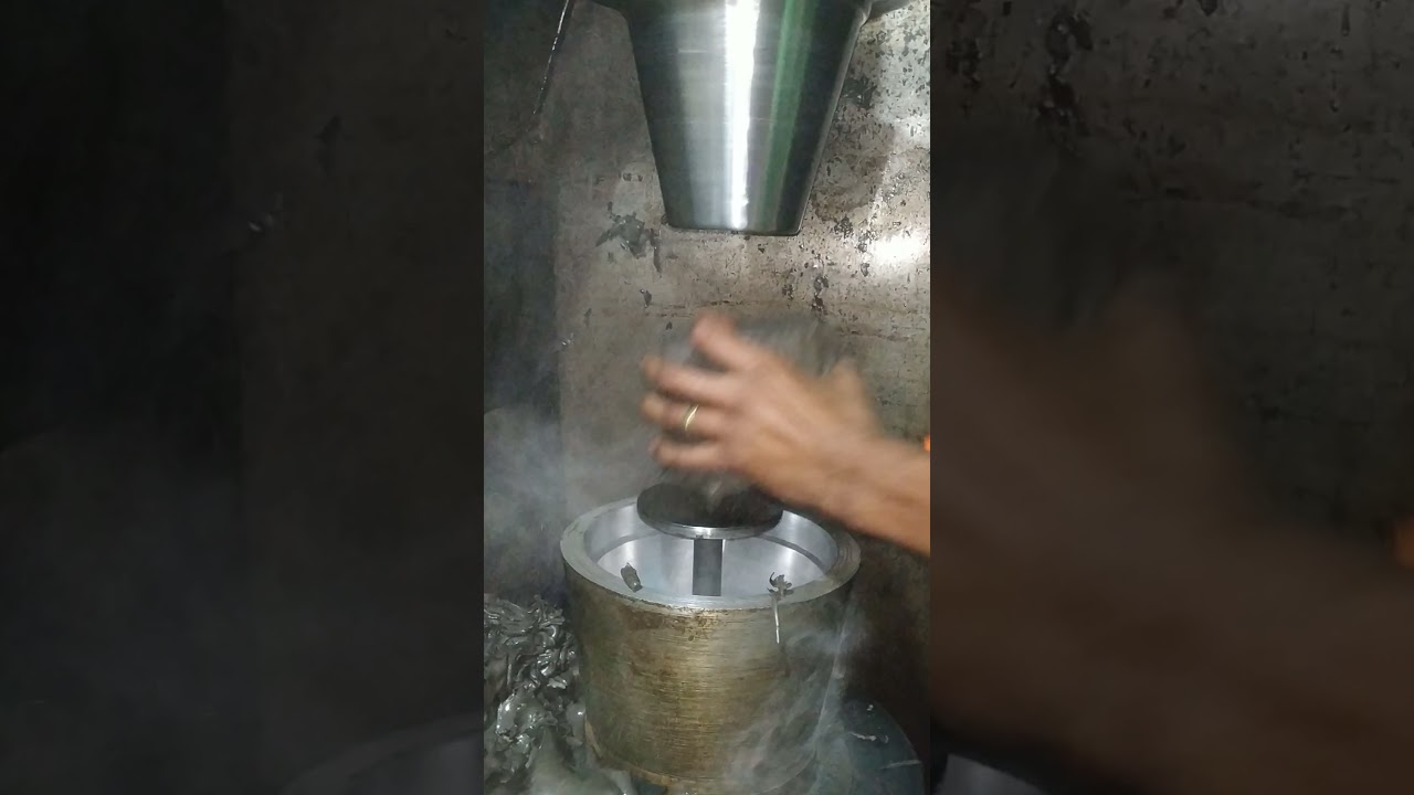 vaso de barro feito na máquina hidráulica