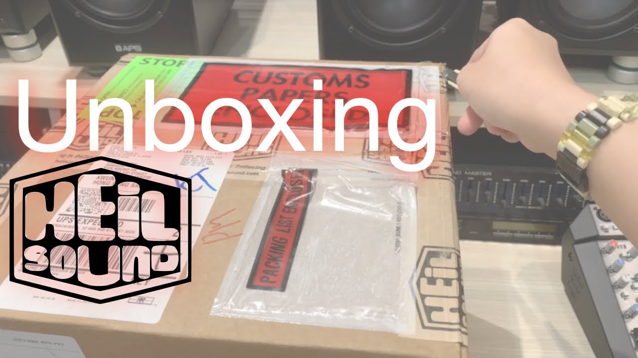 Unboxing Heil Sound microphone