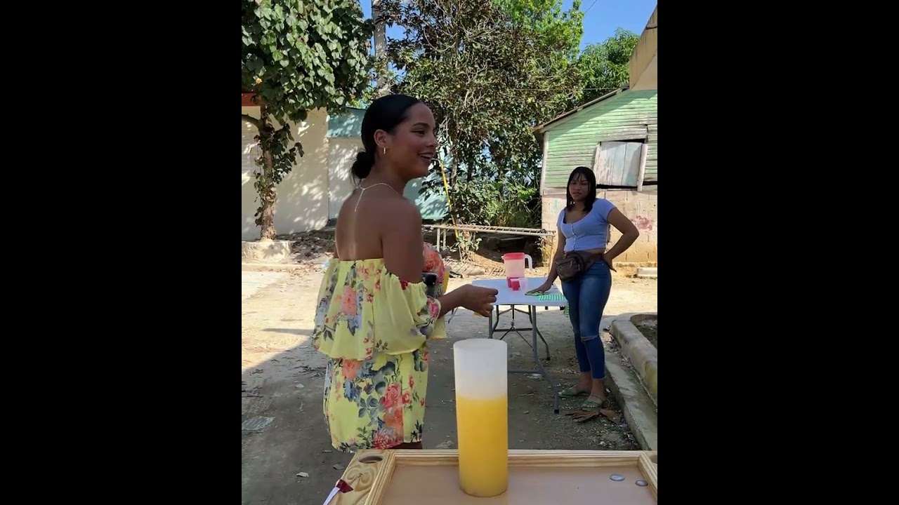 Vendia jugo con agua de la alcantarilla