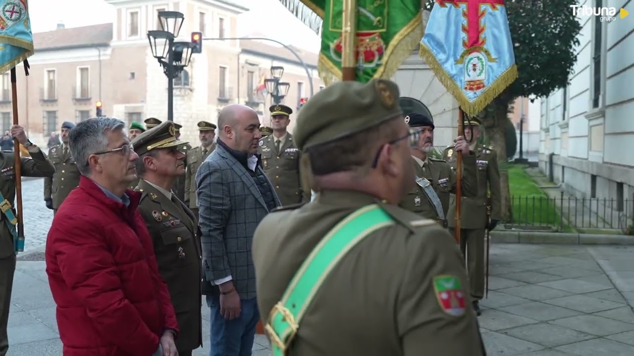 Los embajadores de la Marca Ejército realizan el arriado de bandera en Valladolid