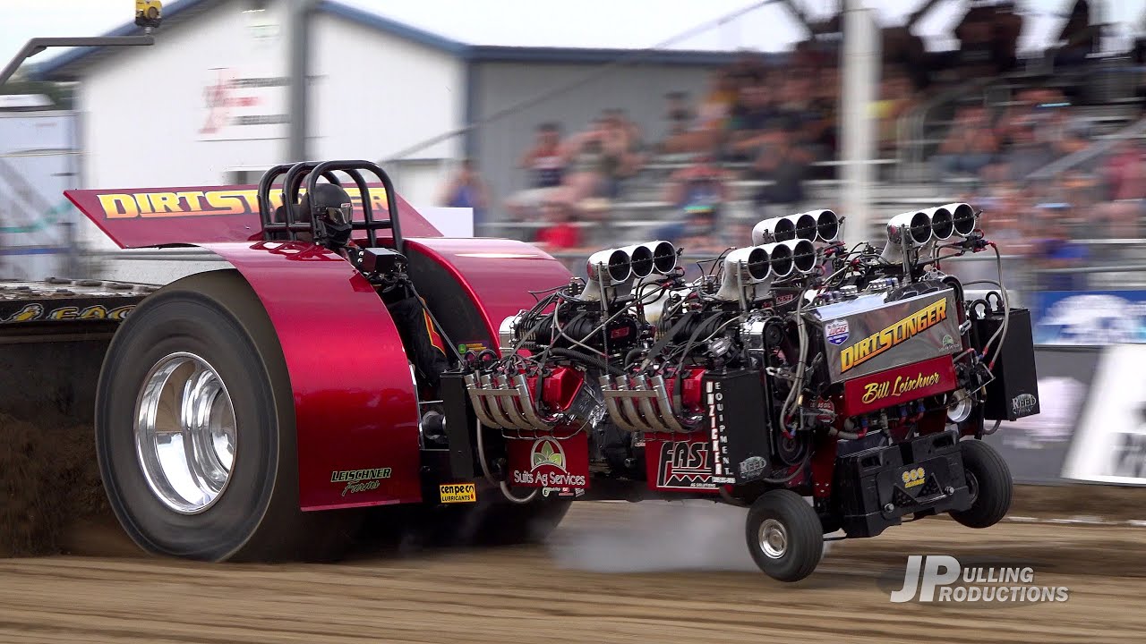 Lucas Oil Super Modified Tractors pulling in Altamont, IL - 2022