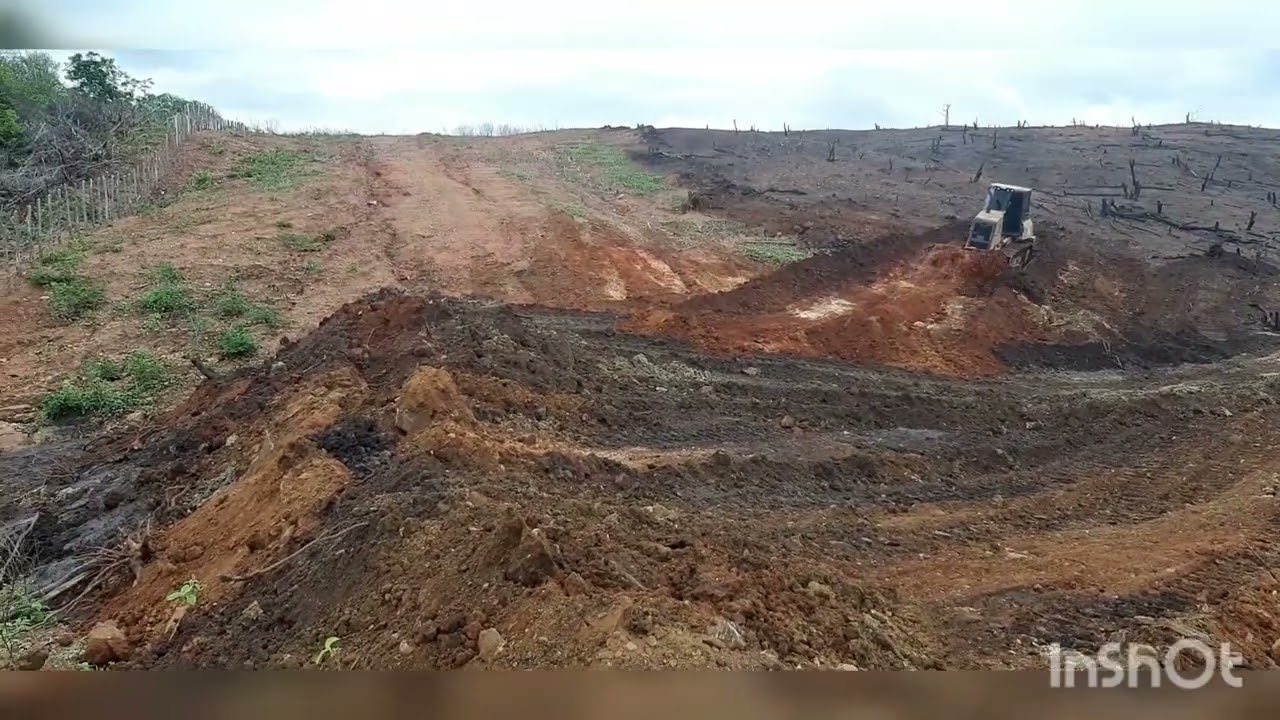 Fazendo açude com o trator de esteiras D6K !!! (part 1)