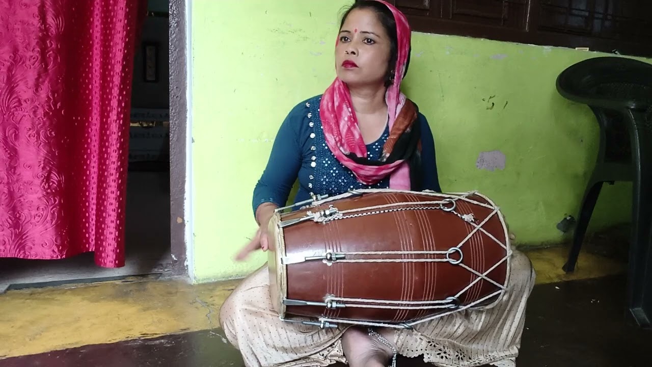 खुशी का है मौका मगर क्या करूं मैं नहीं आज कोई खुशी का तराना मेरे आंसुओं सीख लो मुस्कुराना
