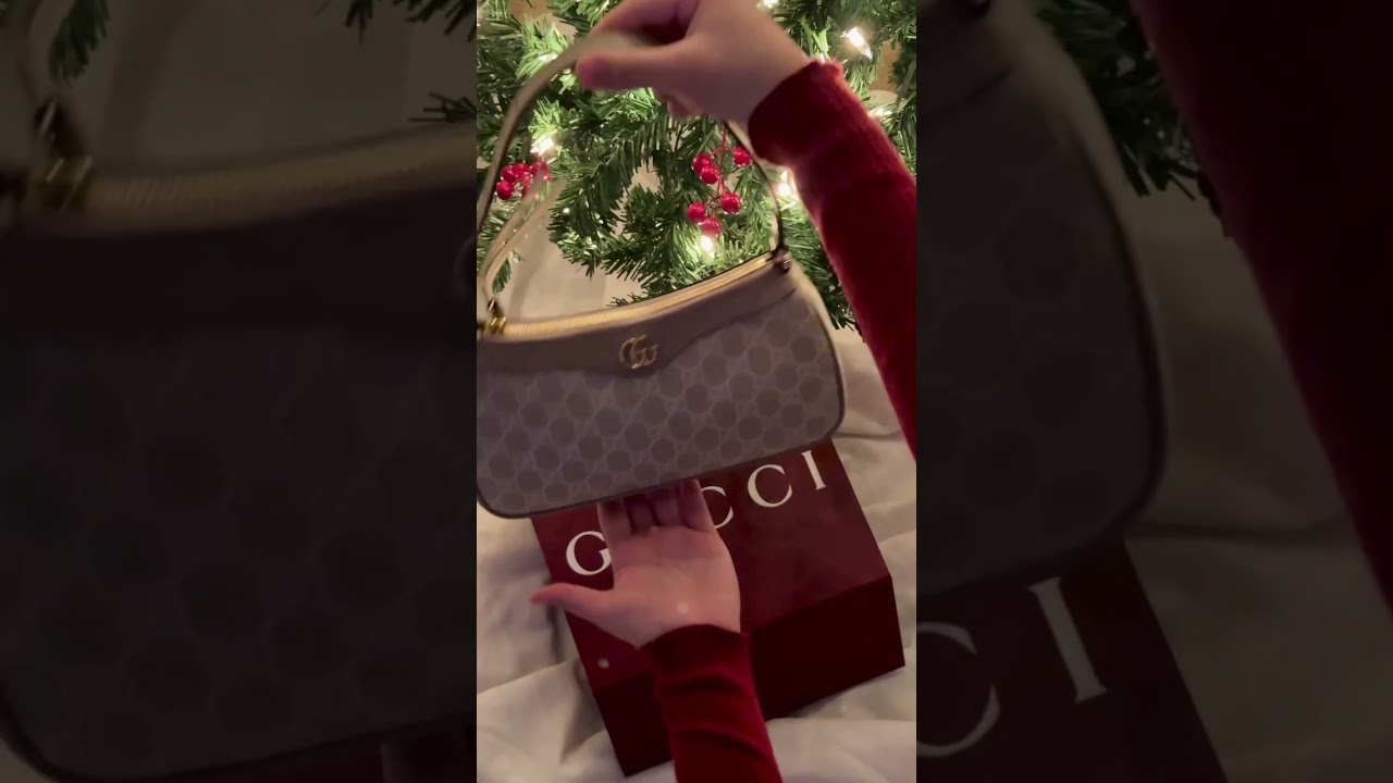 Unboxing my ​@gucci Ophidia Shoulder Bag! My first designer bag, and I&rsquo;m in love 🤍 #designerbags